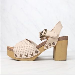 Sbicca Tonto Tan Leather Clog Sandals New